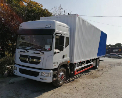 东风多利卡D12大单桥9.8米厢式货车